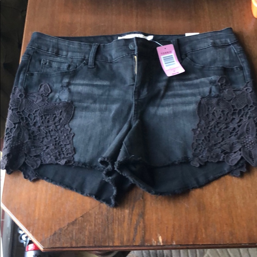BNWT Torrid black jean shorts w lace.
